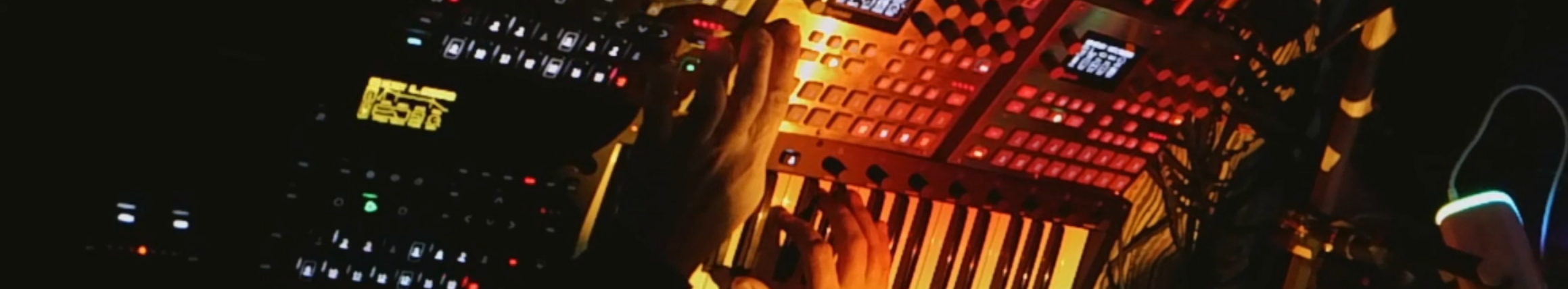 le KKIT, en live pendant la chanson heady haze